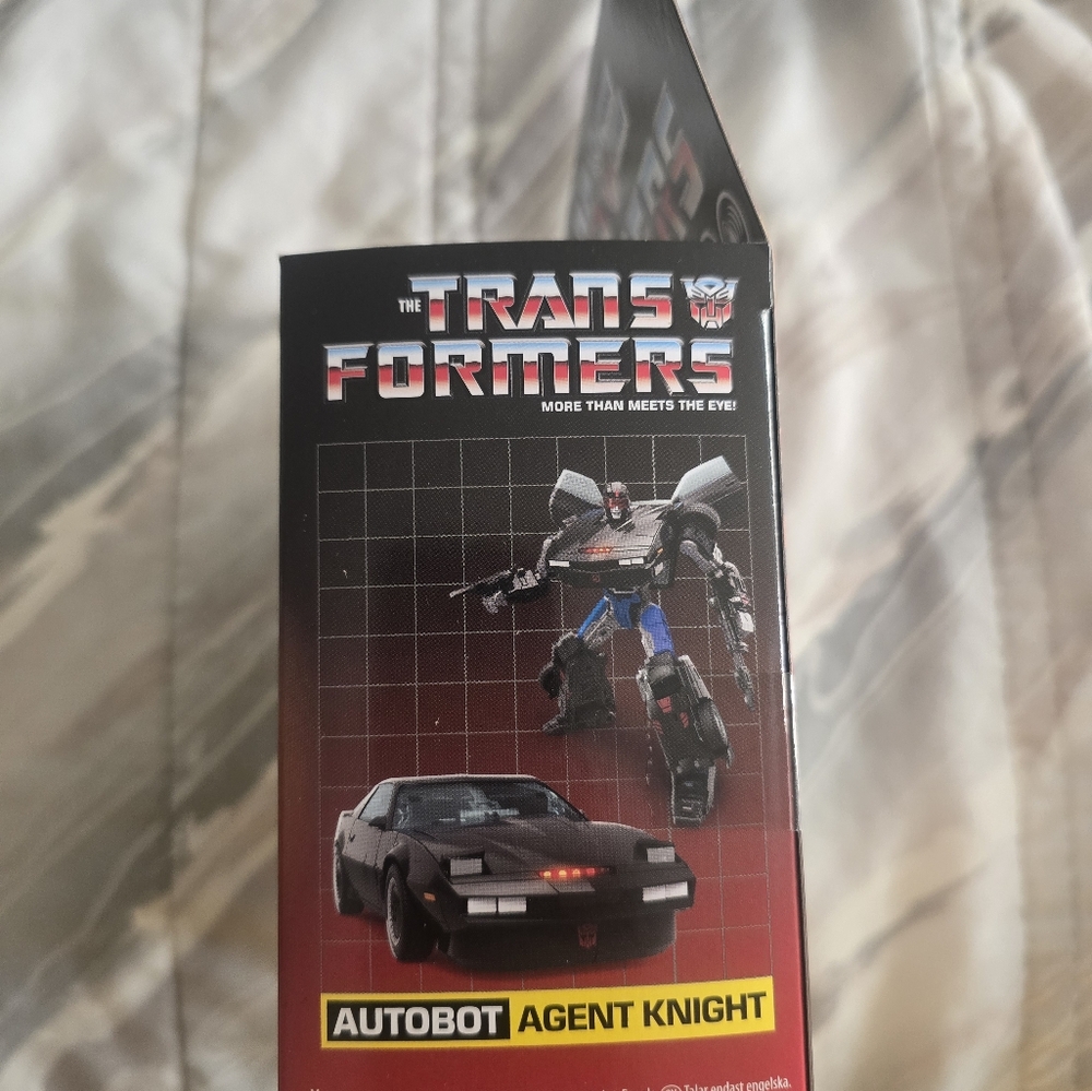 Transformers Collaborative Knight Rider Deluxe Class - Agent Knight - Picture 5 of 5